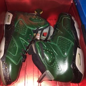 MENS Jordan. Charge by sun Glows in the dark.